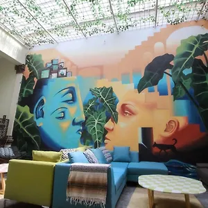  Hostel Art House